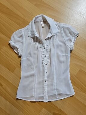 Short-Sleeve White Chiffon Blouse With Lots Of Darling Details